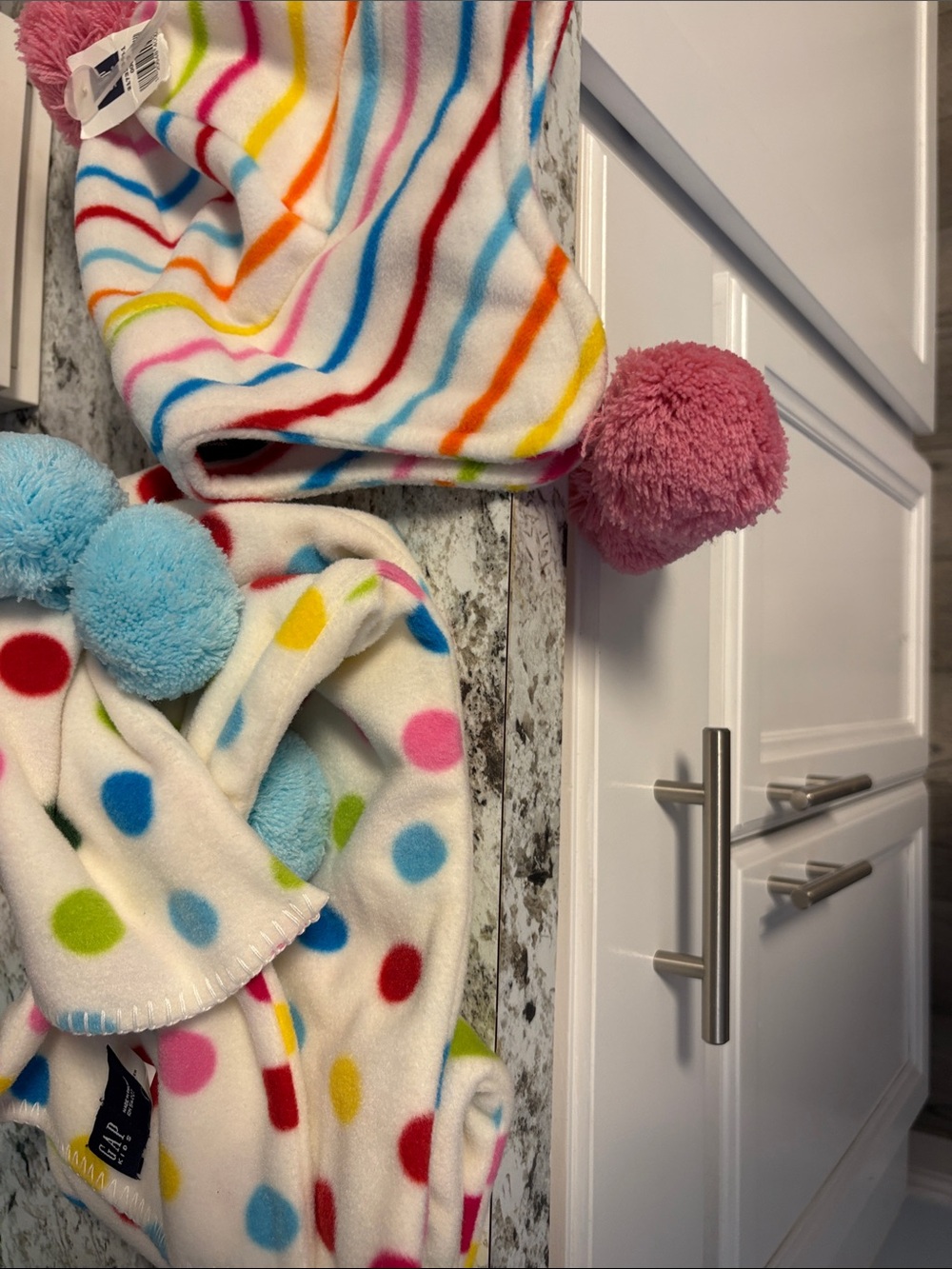Cozy White Fleece Hat & Scarf Set with Rainbow Stripes and Polka Dot girls nwt